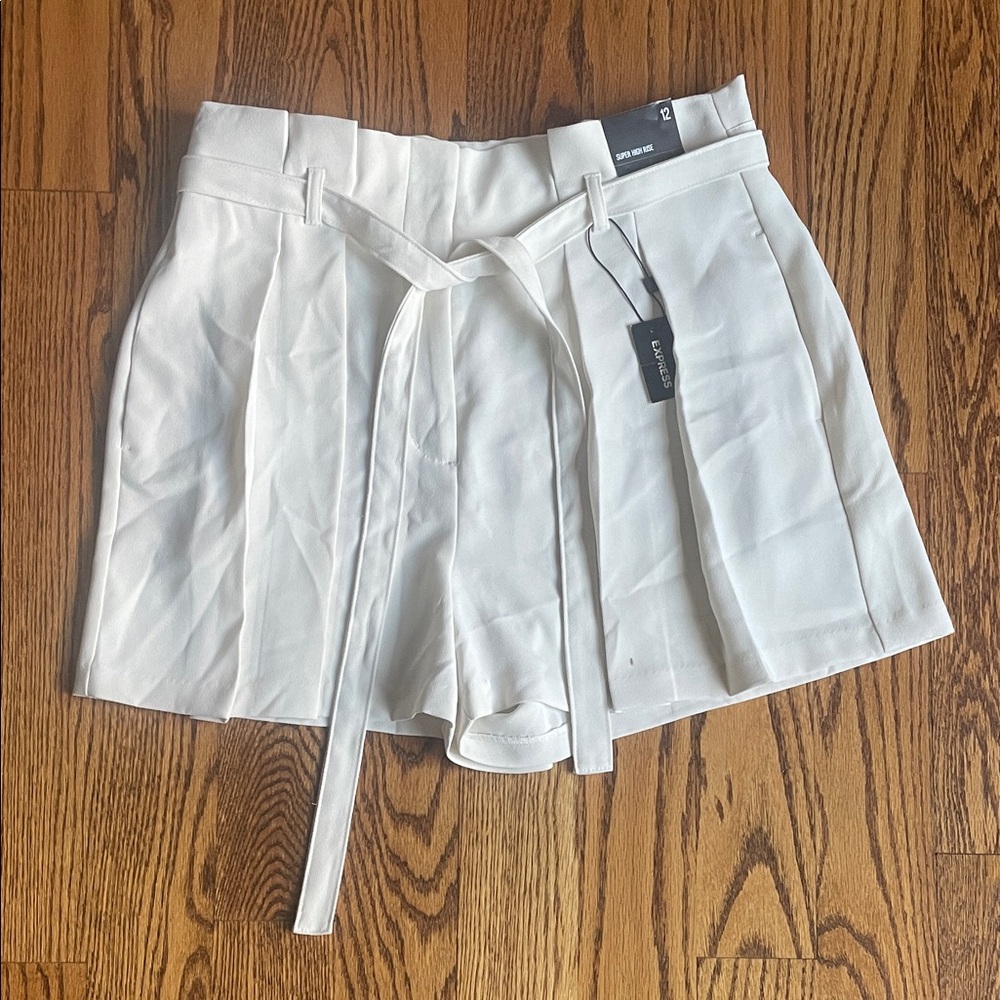NEW W/ Tags Express Cream High Waisted Pleated Shorts